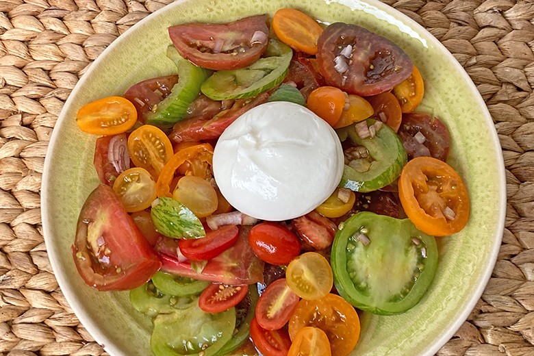 Bunter Tomatensalat mit Burrata