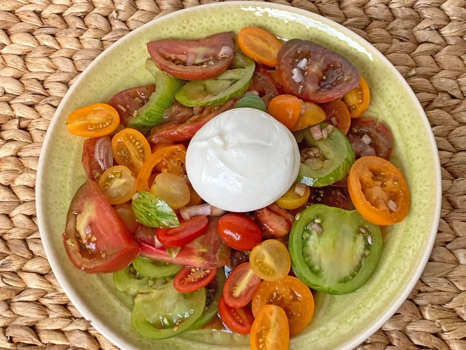 Bunter Tomatensalat mit Burrata