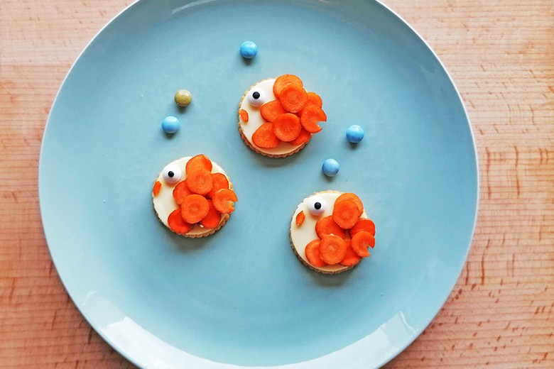 Cracker Fische mit Karottenschuppen