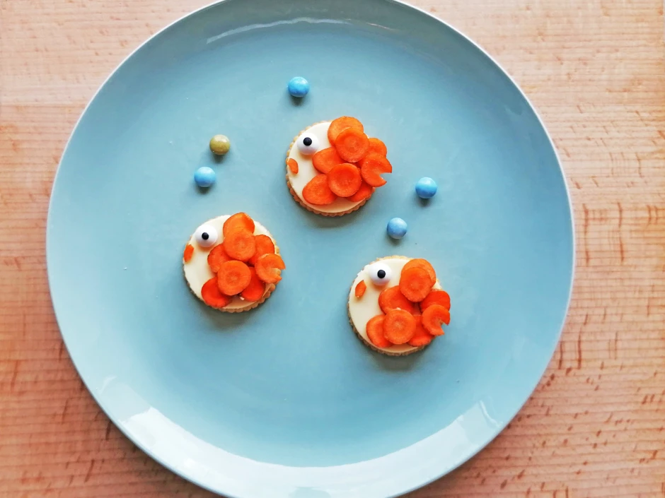 Cracker Fische mit Karottenschuppen
