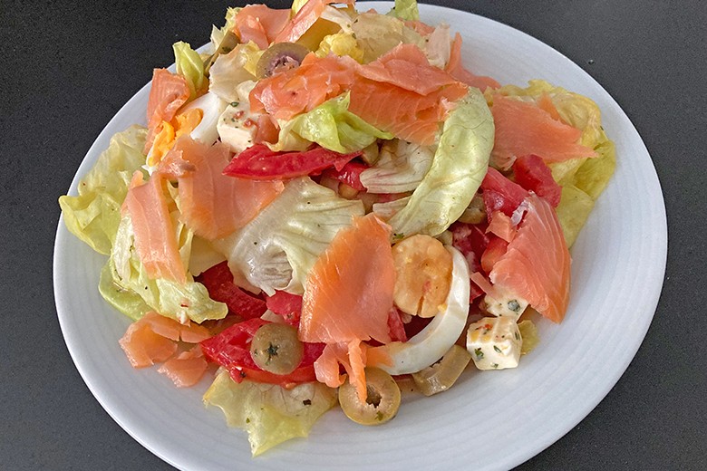 Häuptelsalat mit Lachs