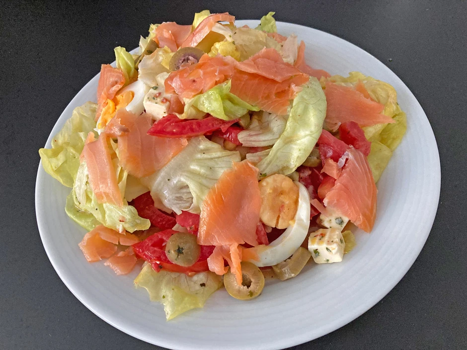 Häuptelsalat mit Lachs