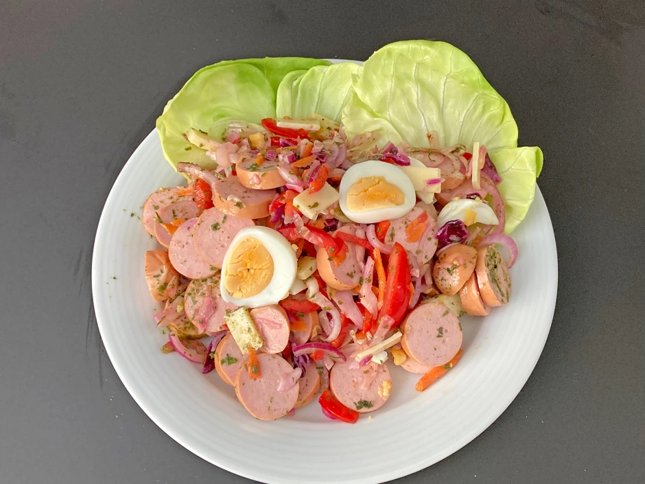 Wurstsalat mit Rohkost