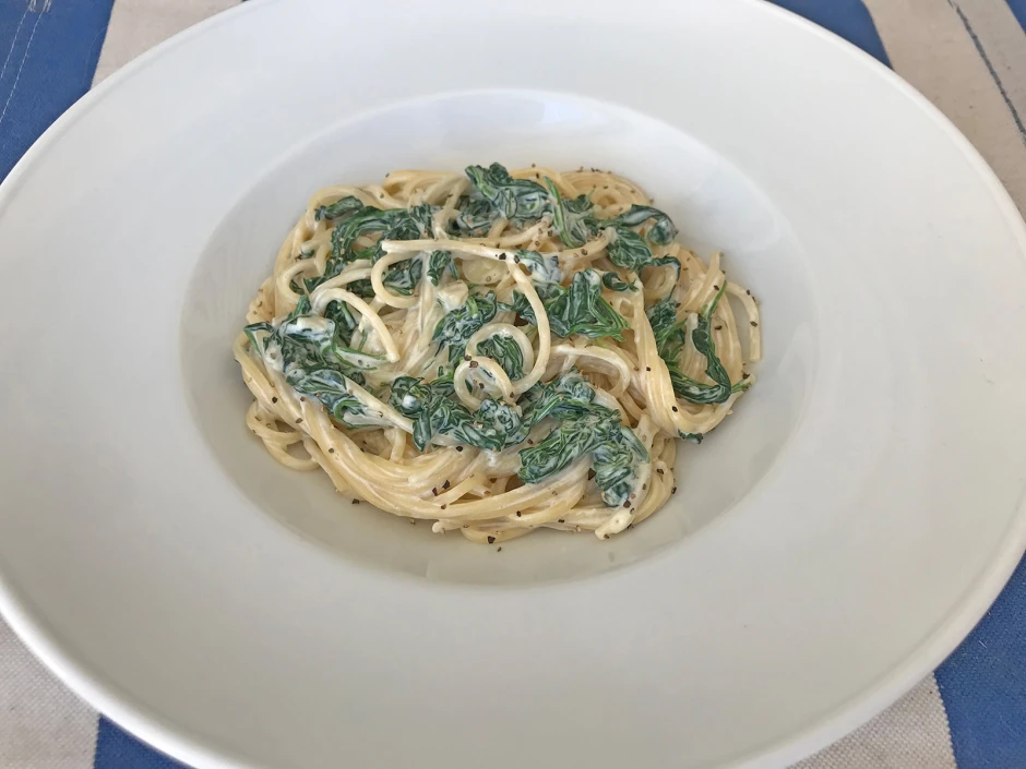 Spaghetti mit Spinat und Frischk&auml;se