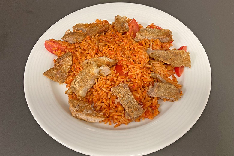 Mediterraner Reis mit Fleischstreifen
