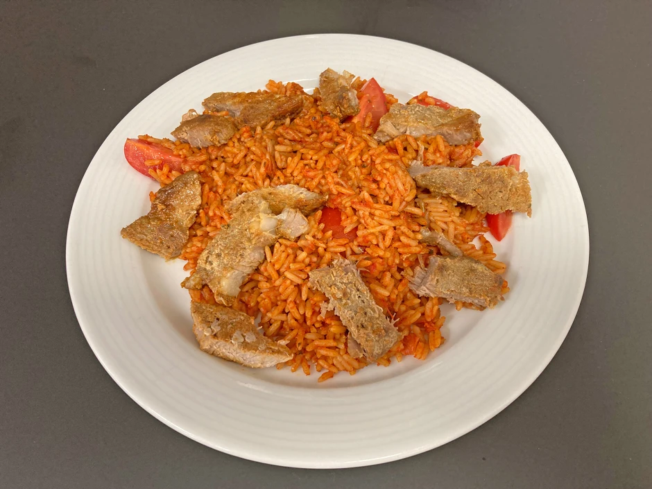 Mediterraner Reis mit Fleischstreifen