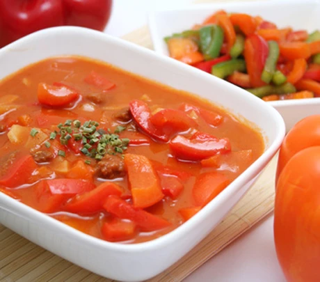 Gem&uuml;segulaschsuppe