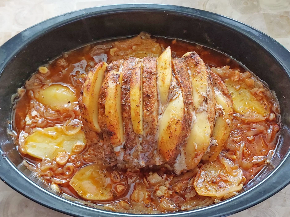 Schweinskarree mit Erd&auml;pfeln gef&uuml;llt