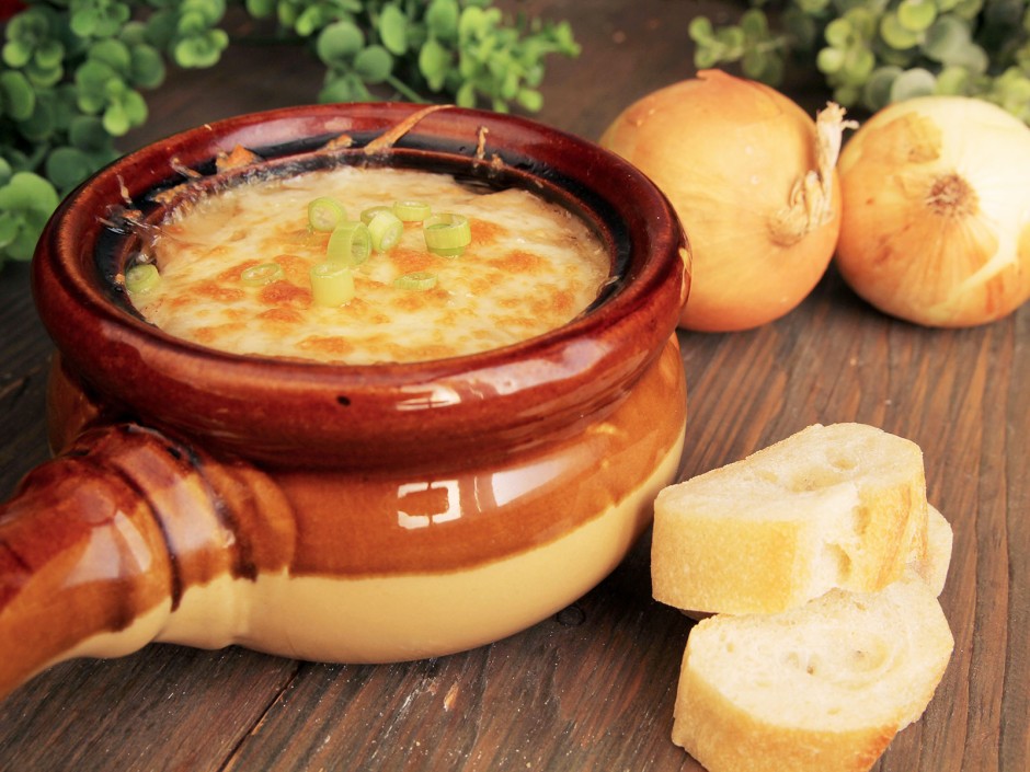 Zwiebelcremesuppe mit Käsekrusteln