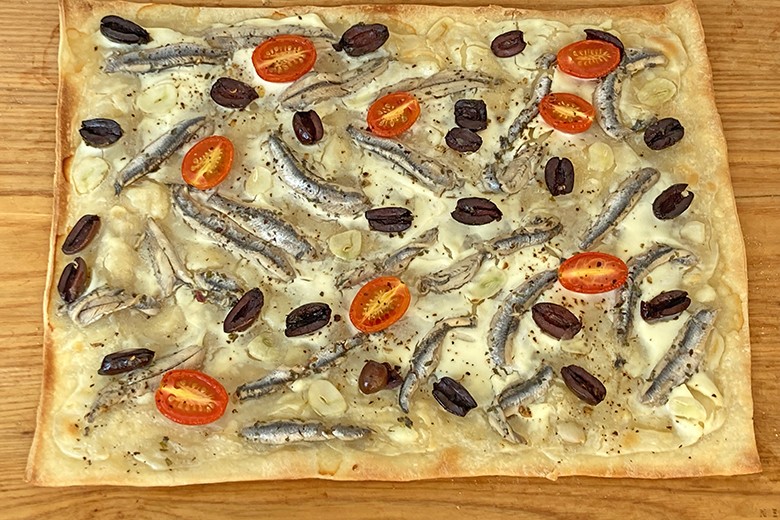 Flammkuchen mit Sardinen