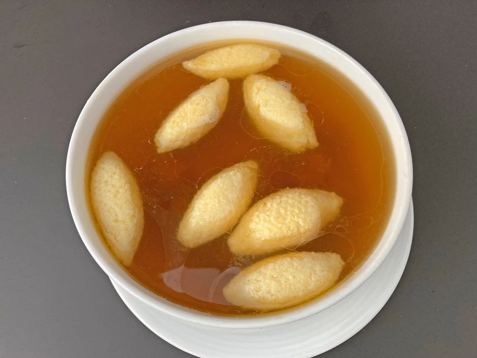 Rindersuppe mit Grießnockerl