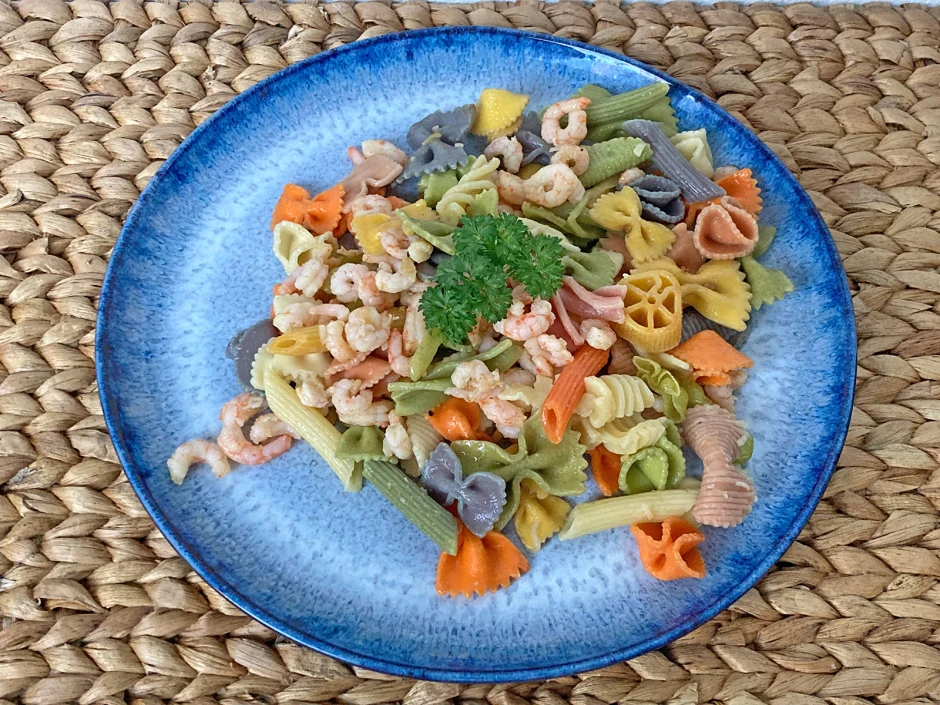 Bunte Nudeln mit Eismeerkrabben