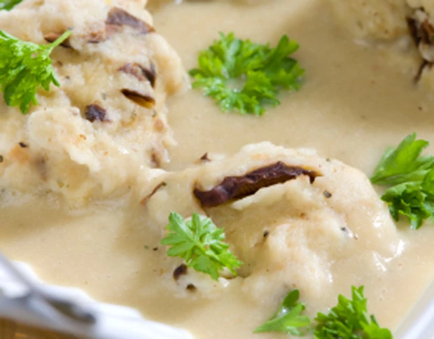 Klösse in Bechamelsauce