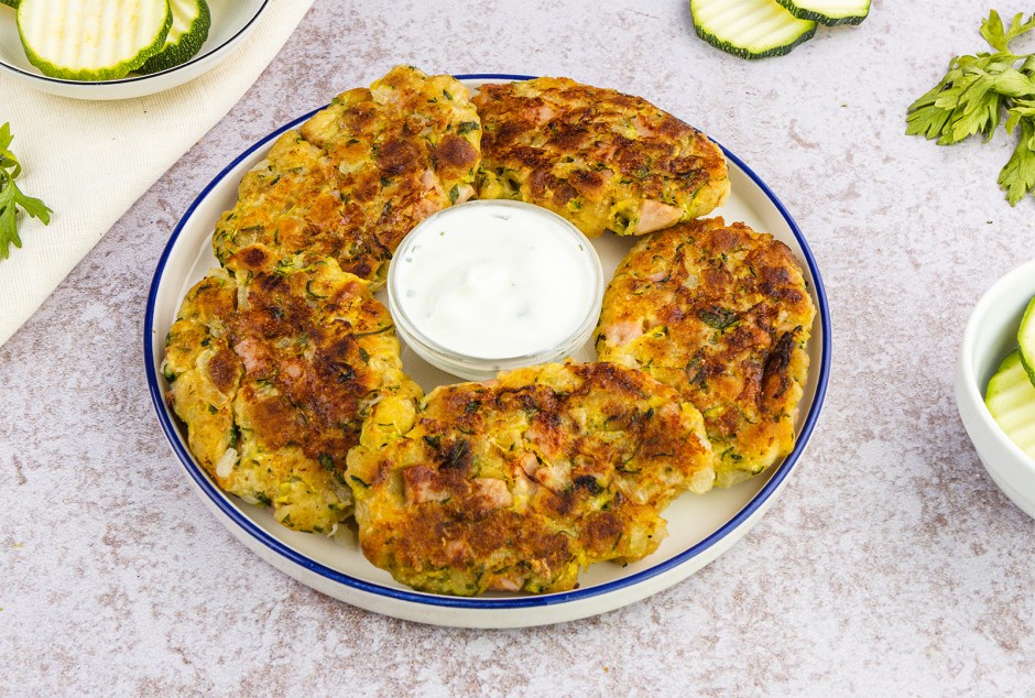 Zucchinilaibchen mit Schinken