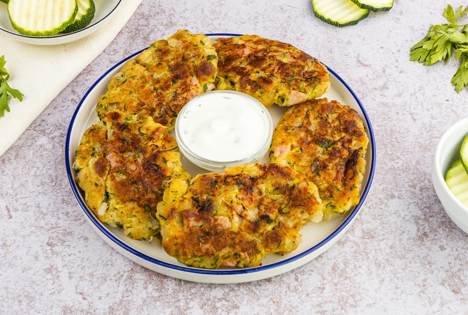 Zucchinilaibchen mit Schinken