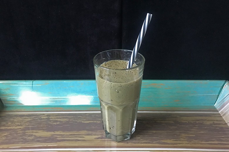 Zwetschgen-Matcha-Shake