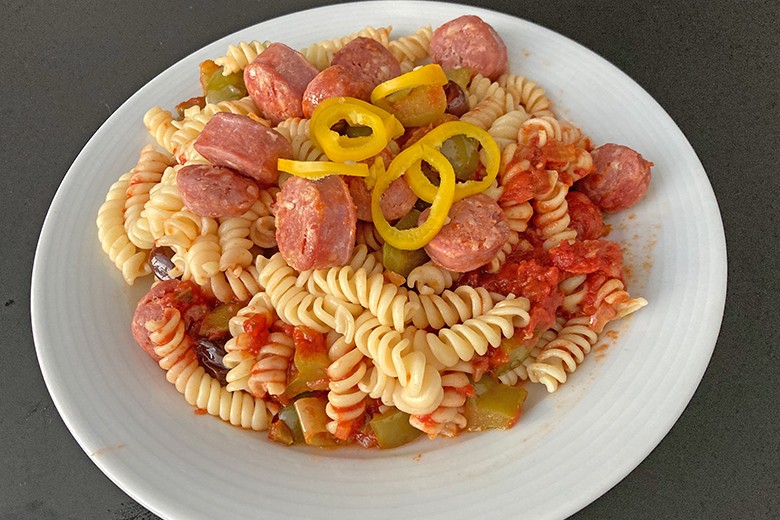 Nudeln in Paprika-Salsiccia-Soße