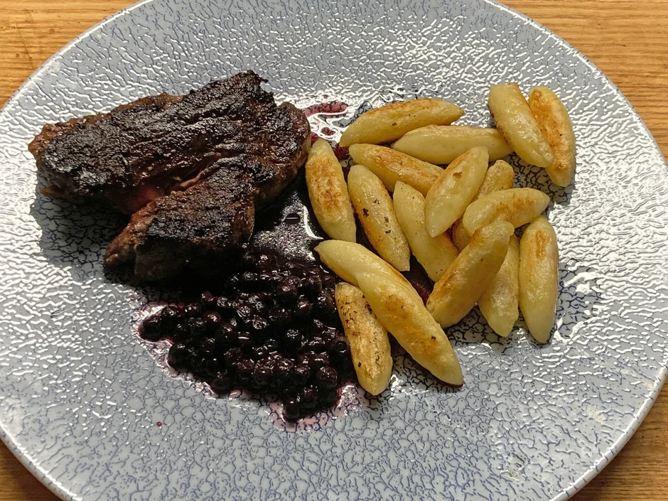 Rindersteak mit Holundersoße