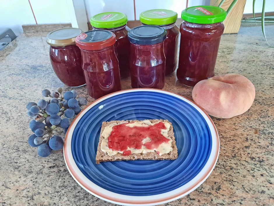 Weintrauben-Pfirsich-Marmelade