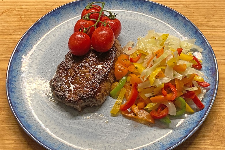 Roastbeef mit Paprikasalat