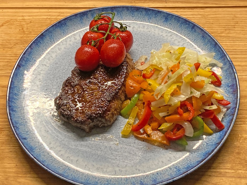 Roastbeef mit Paprikasalat