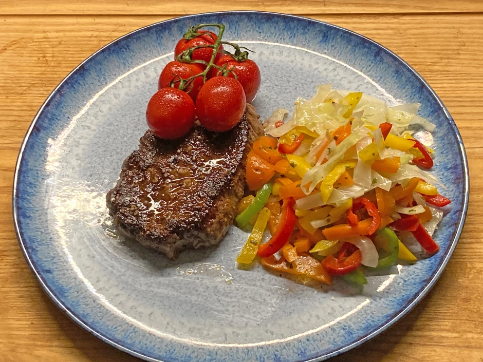 Roastbeef mit Paprikasalat