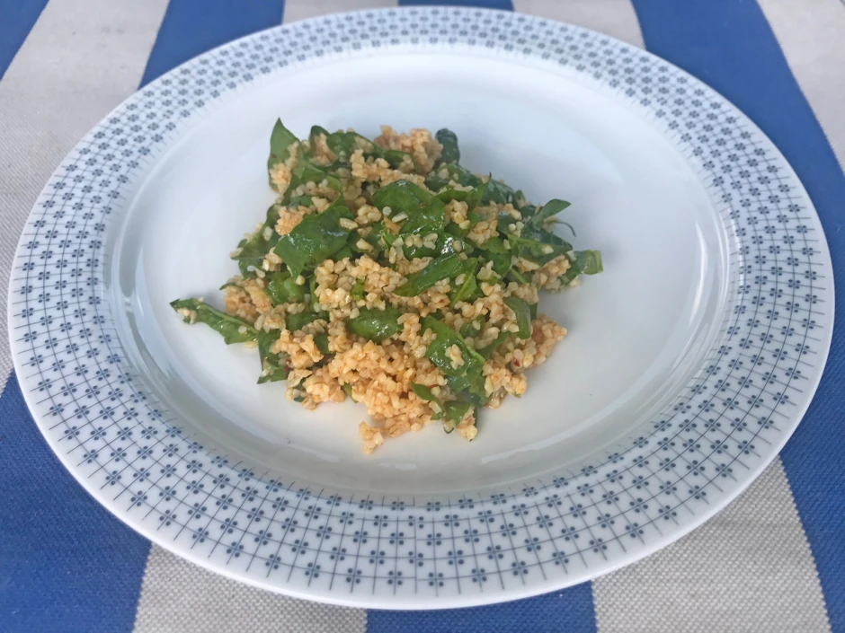 Bulgursalat mit Spinat