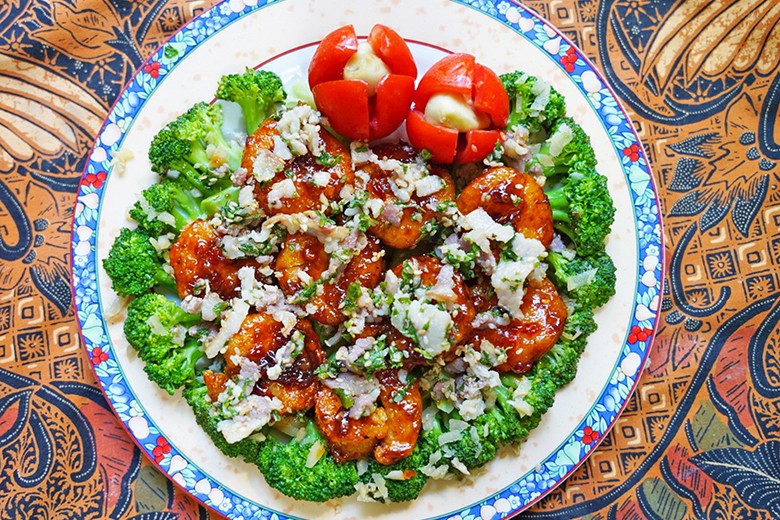 Gebratene Garnelen mit Brokkoli