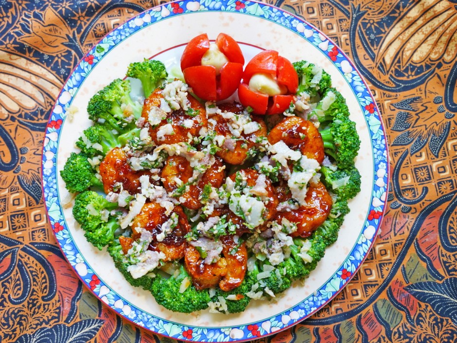 Gebratene Garnelen mit Brokkoli