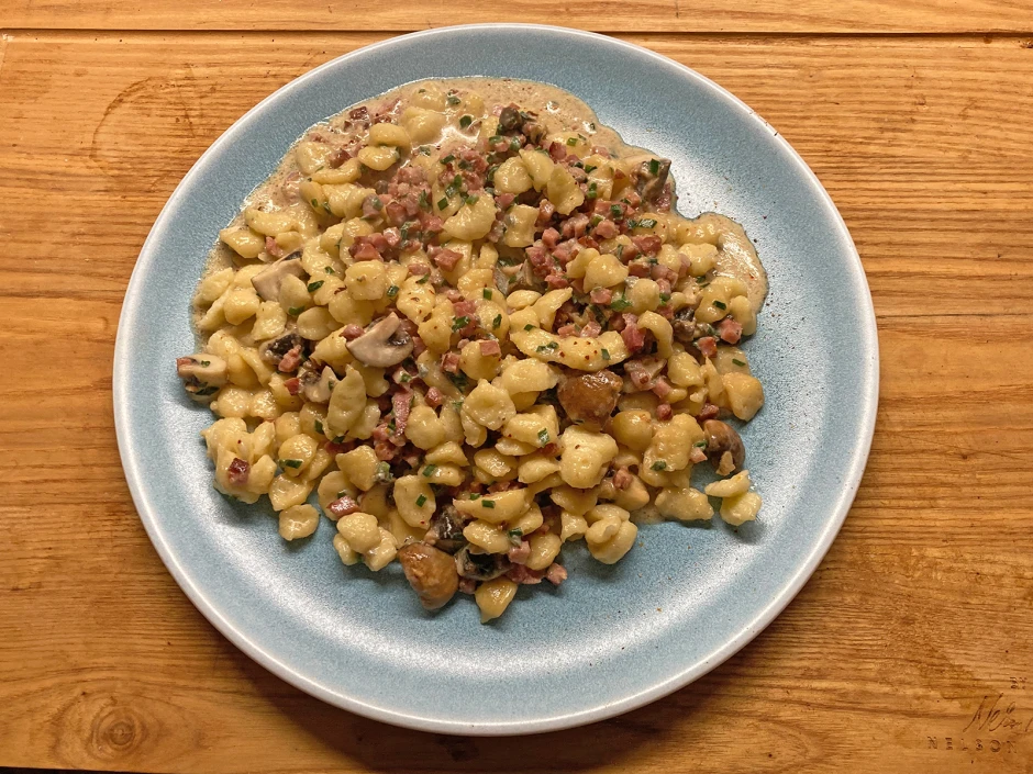 Eier-Kn&ouml;pfli mit Speck und Gorgonzola