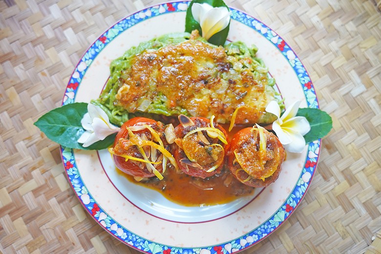 Gefüllte Tomaten an Kailan-Käsespätzle