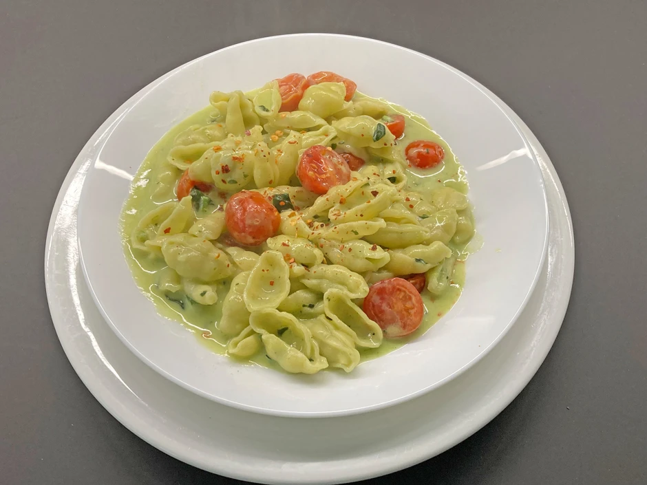 Muschelnudeln mit Spinat-Frischk&auml;se-So&szlig;e