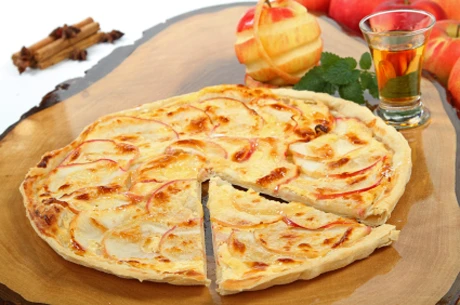Flammkuchen mit &Auml;pfel