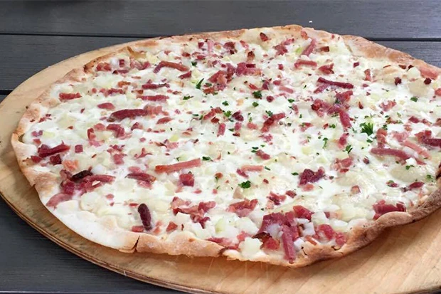 Flammkuchen mit Schinken