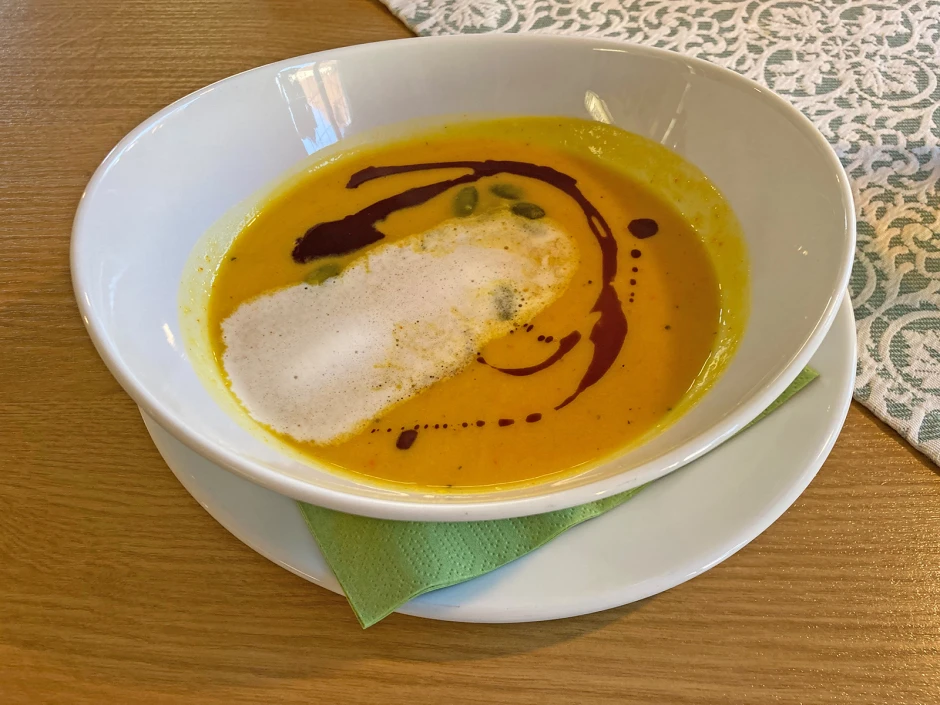 K&uuml;rbissuppe mit Ingwer und Orange