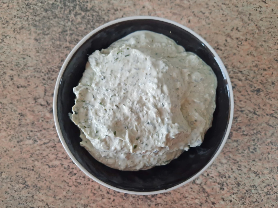 Kr&auml;uter-Knoblauch-Frischk&auml;se aus Joghurt