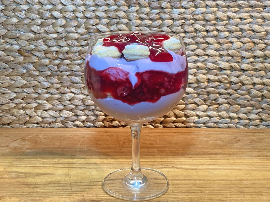 Topfen-Kirsch-Schichtdessert