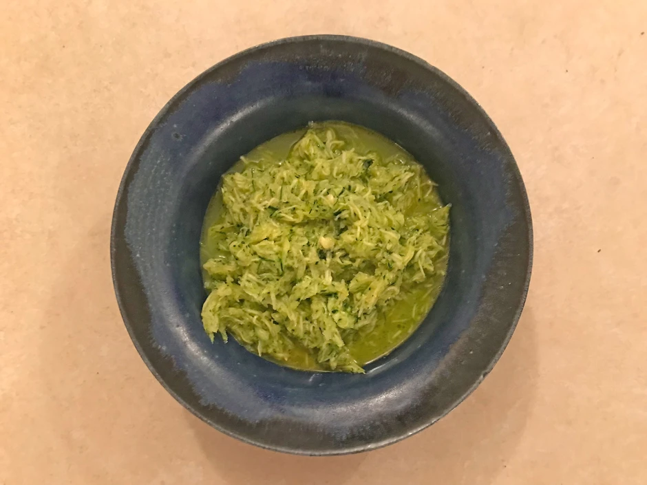 W&uuml;rziger Zucchinisalat