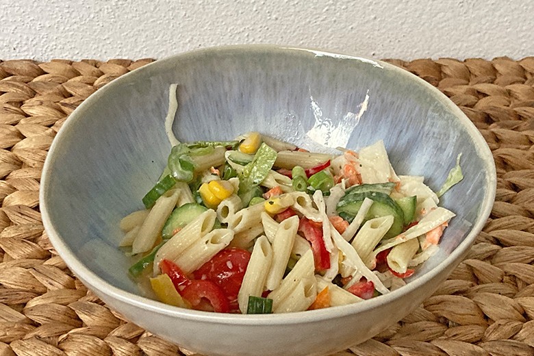Nudel-Paprika-Weißkrautsalat