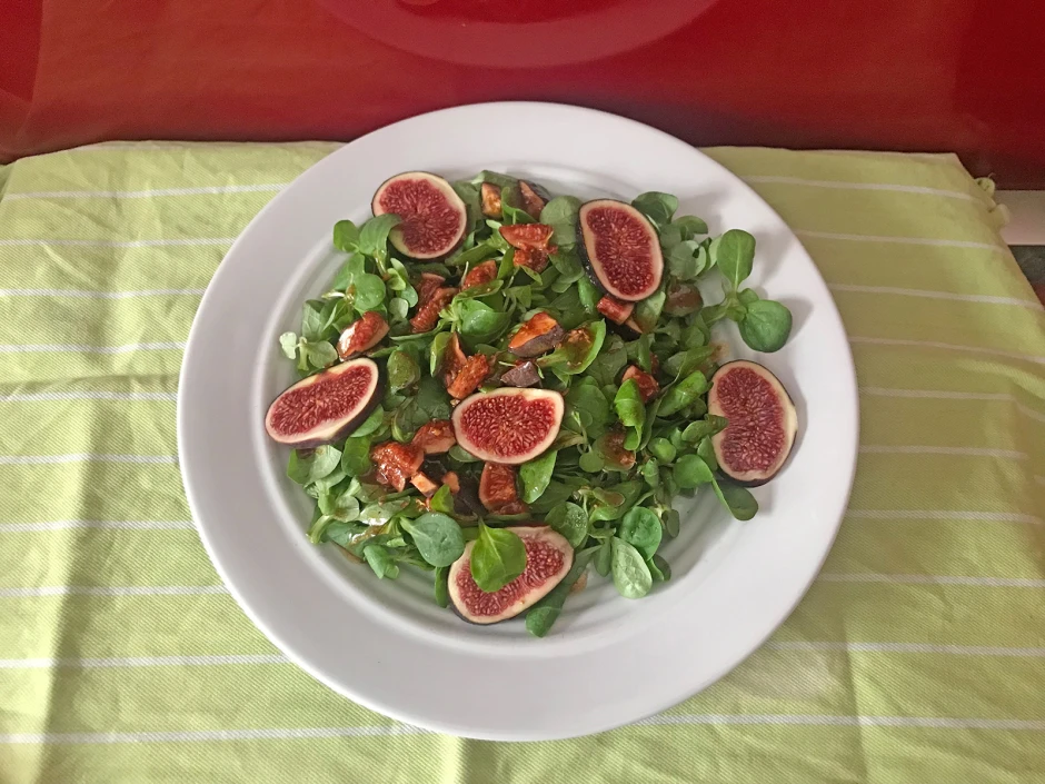 Vogerlsalat mit Feigen-Vinaigrette