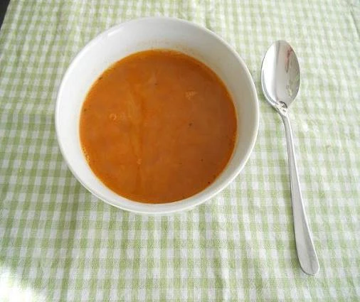 Orientalische rote Linsensuppe