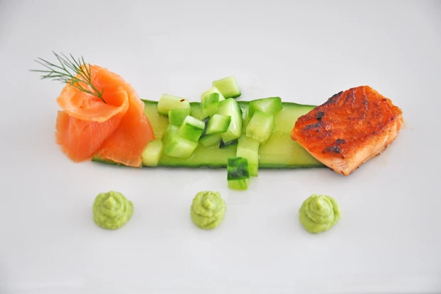 Lachs auf Gurken-Dill-Gem&uuml;se
