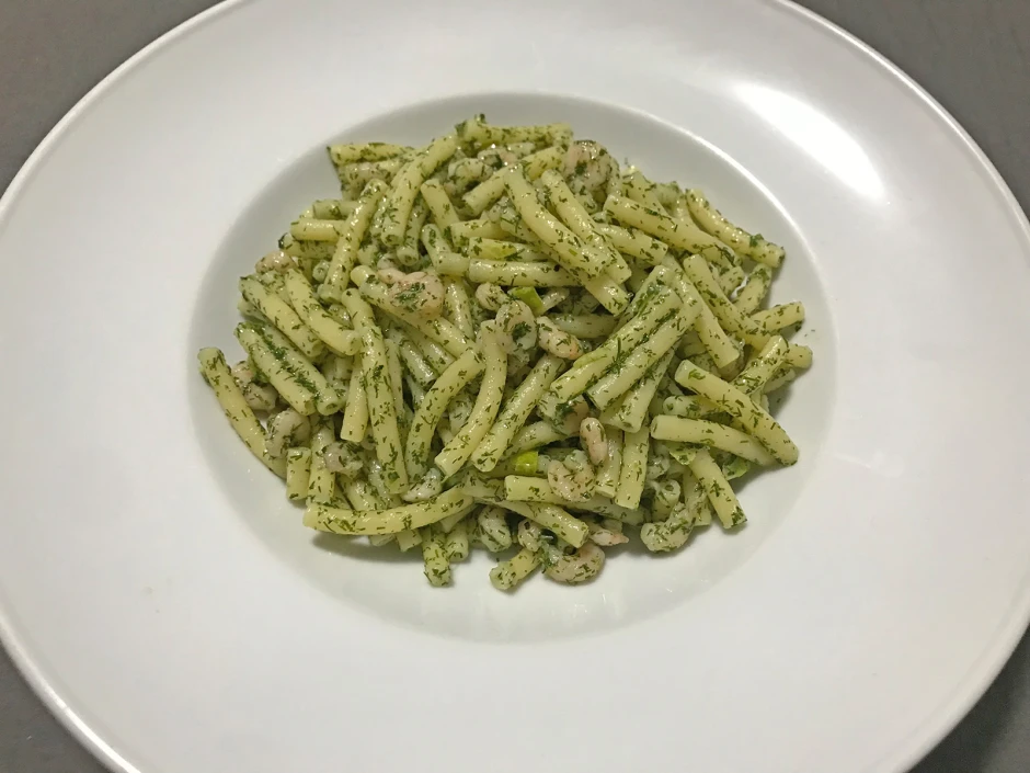 Warmer Nudelsalat mit Garnelen