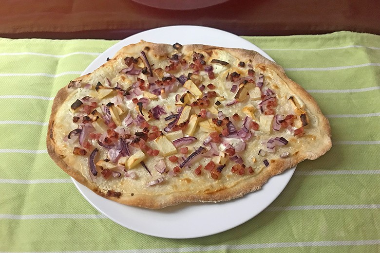 Apfel-Flammkuchen