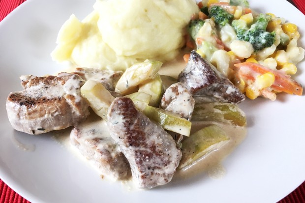 Schweinsmedaillons in Zucchinirahm