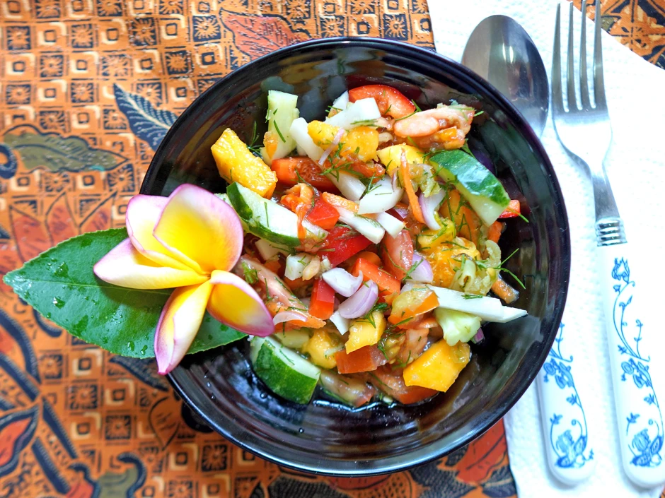 Tropischer gemischter Salat mit Mango