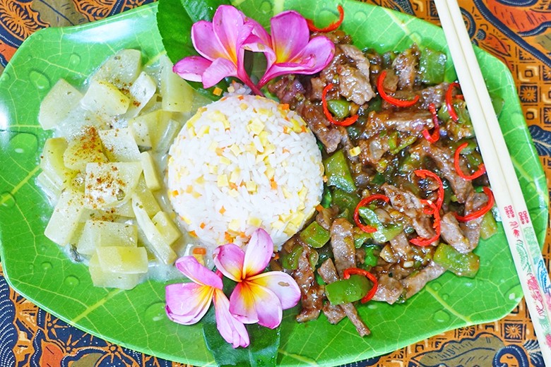 Cap Cay mit Rindfleisch, Mandarinreis und Chayote