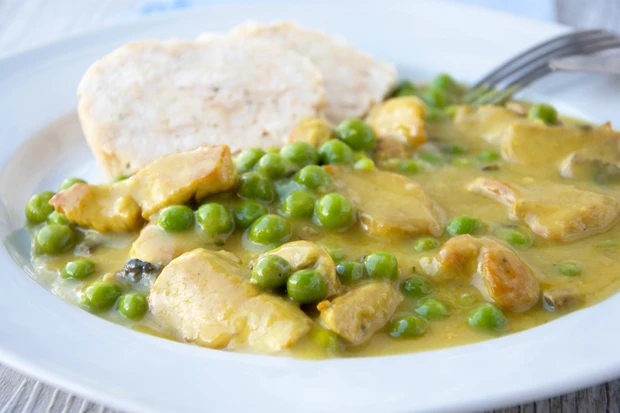Puten-Curry mit Champignons und Erbsen