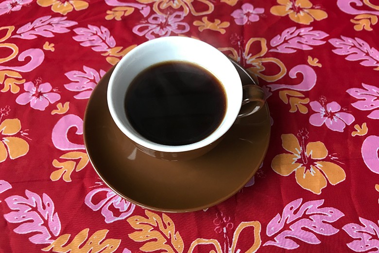 Kaffee mit Kardamom und Dattelsirup