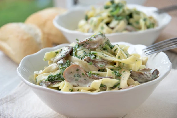 Tagliatelle in Spinat-Steinpilz Sauce